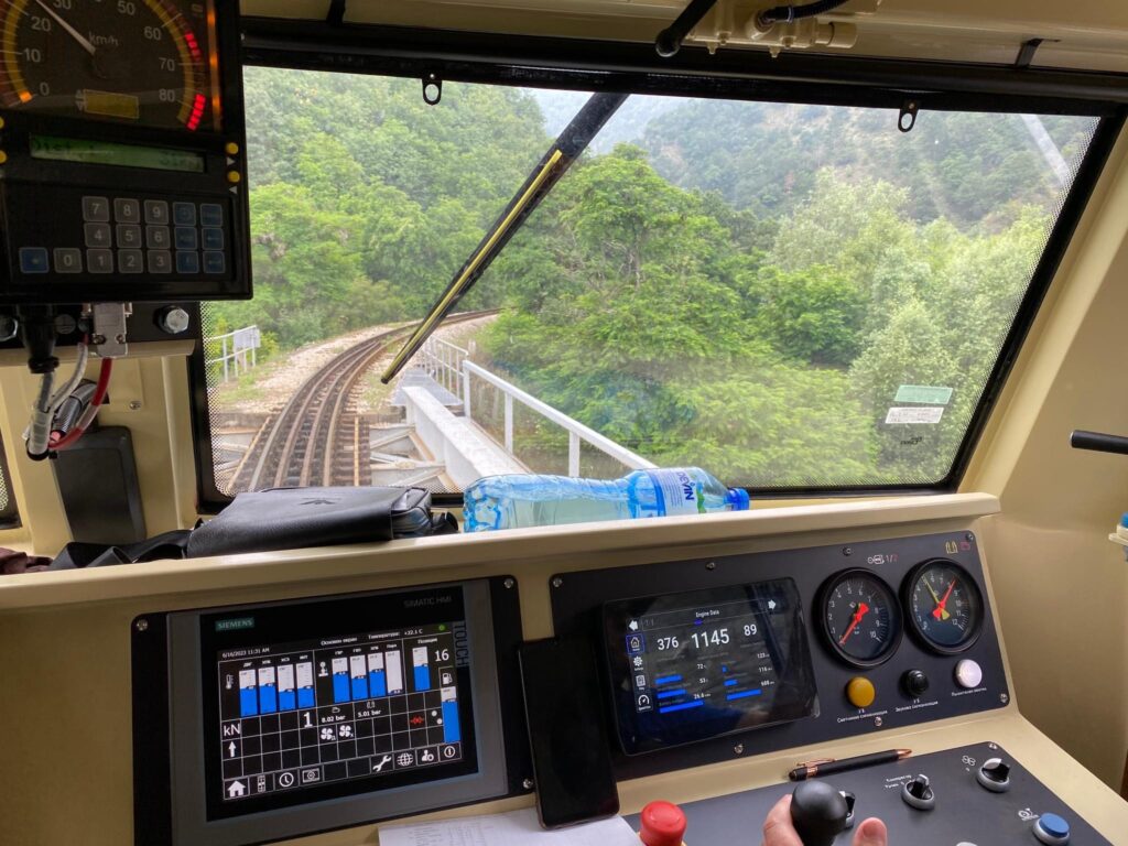 Express Service продемонстрировала кабину локомотива 77 серии