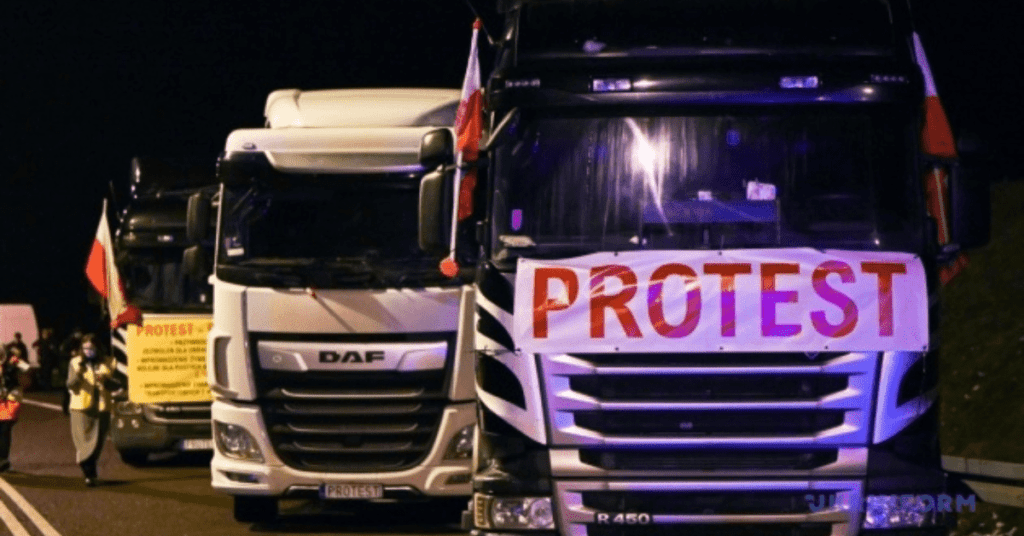 блокування руху вантажівок через кордон блокування руху вантажівок через кордон