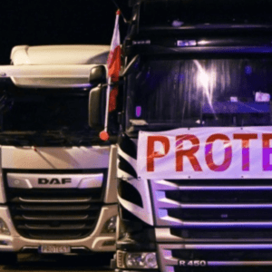 движение грузовиков через границу