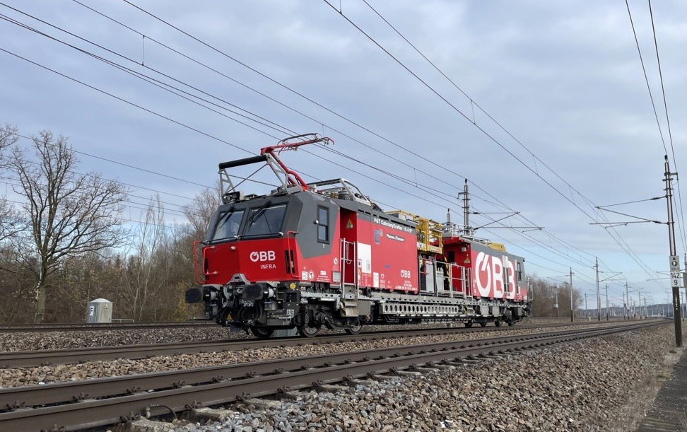 машина для строительства и обслуживания контактной сети