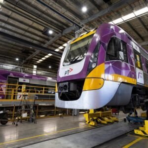 Tender for servicing trains