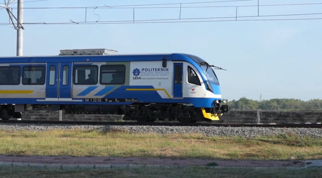 Innovative hybrid laboratory train