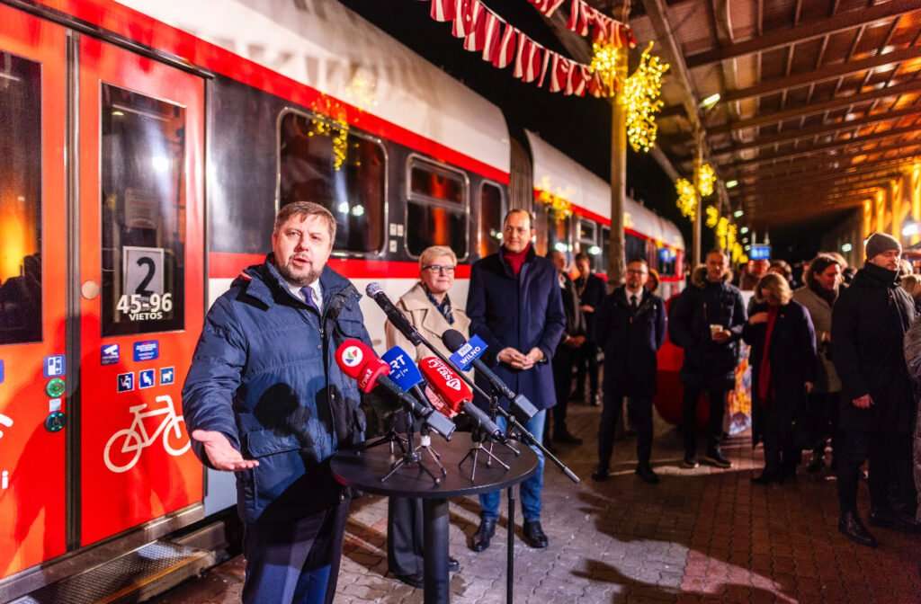The first train from Vilnius arrived in Riga