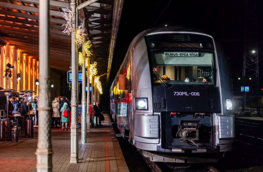 The first train from Vilnius arrived in Riga