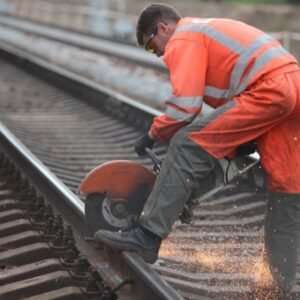 відремонтувати колії