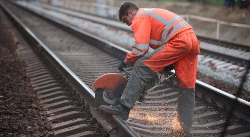 відремонтувати колії