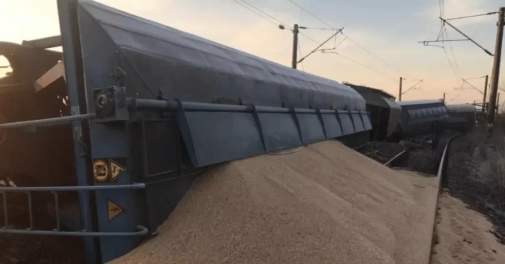 A train carrying grain derailed