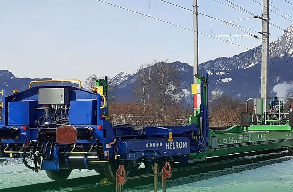 випуск контрейлерних платформ