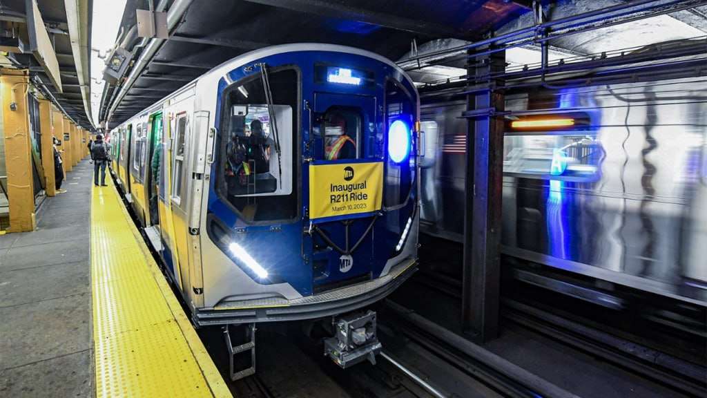 subway trains with intercarriage passages

 