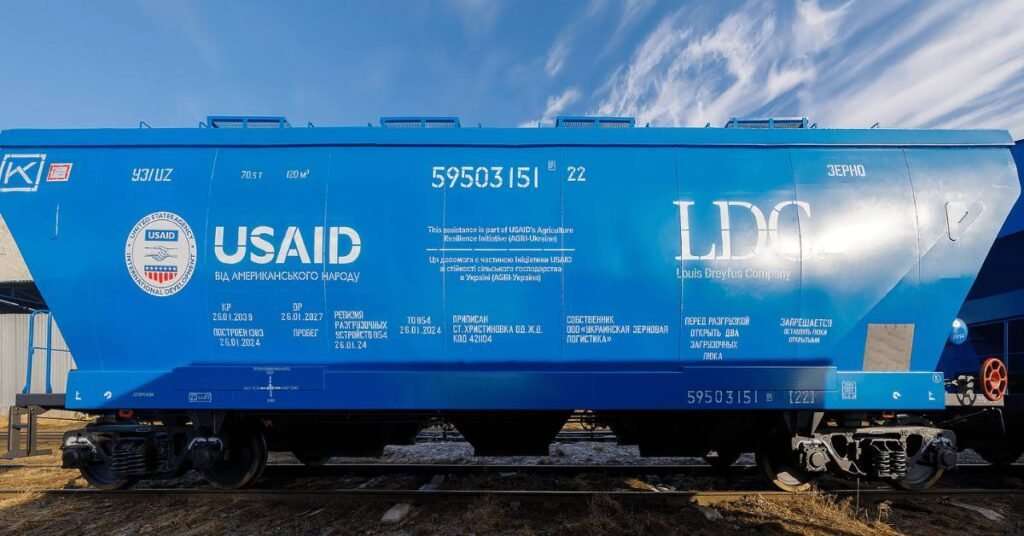 Вагони-зерновози придбали