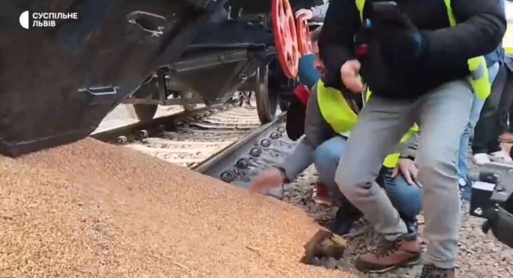 Ukrainian grain bound for Germany was spilled by Polish protesters from the wagons