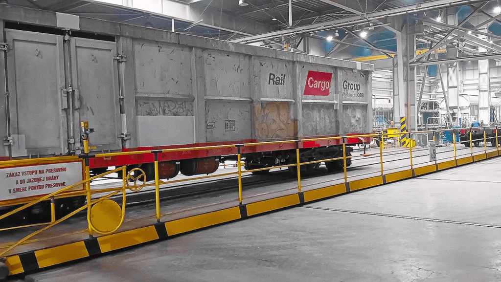 парк грузовых вагонов