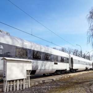 КВСЗ передал Укрзализныци межрегиональный поезд локомотивной тяги