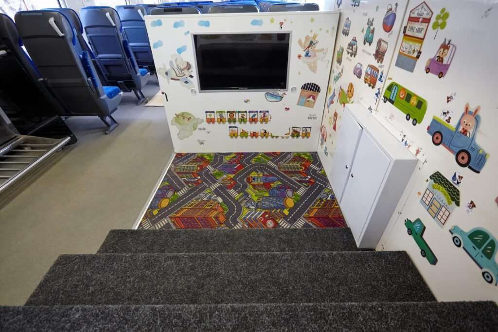 KRCBW handed over to Ukrzaliznytsia an interregional locomotive-hauled train