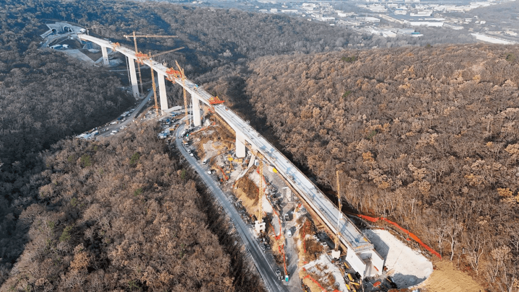 будівництво мосту на залізничній лінії