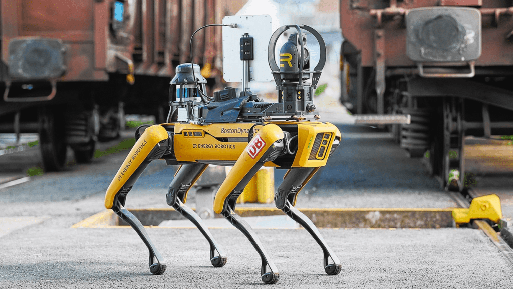 Робот инспектирует оси колесных пар грузовых вагонов