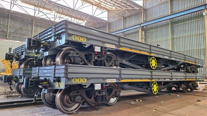 Delivery of railway platforms for transportation Delivery of railway platforms for transportation