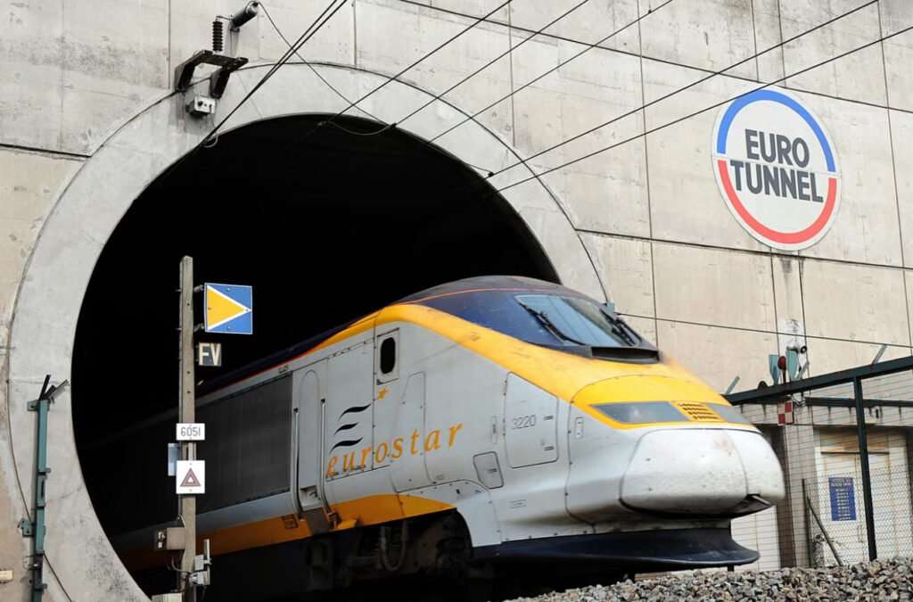 Тунель під Ла-Маншем відзначає своє 30-річчя Тунель під Ла-Маншем відзначає своє 30-річчя