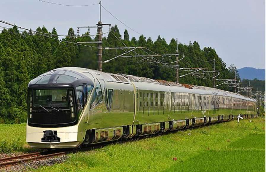 Luxurious Journey Across Japan on the Train Suite Shiki-shima Luxurious Journey Across Japan on the Train Suite Shiki-shima