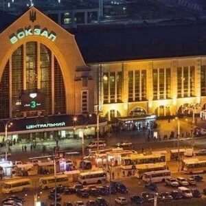 Укрзализныця выключает подсветку железнодорожных вокзалов