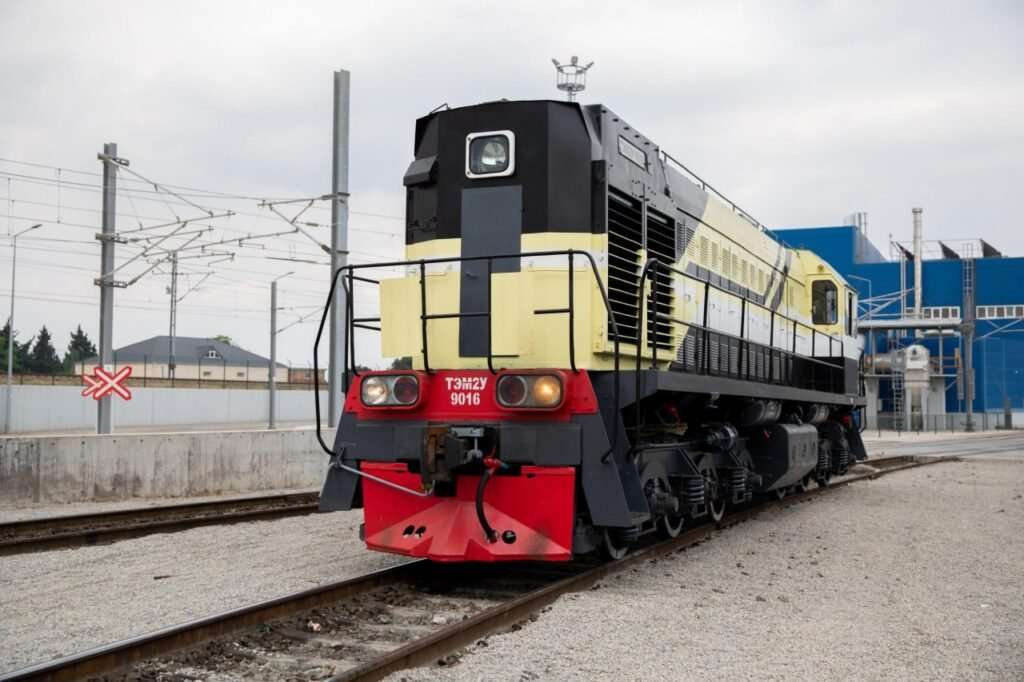 Kamkor Locomotive has modernized the first TEM2U locomotive