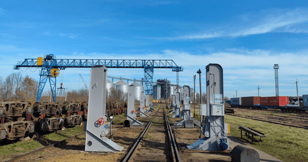 Установка вагонных домкратов на границе с Польшей Установка вагонных домкратов на границе с Польшей