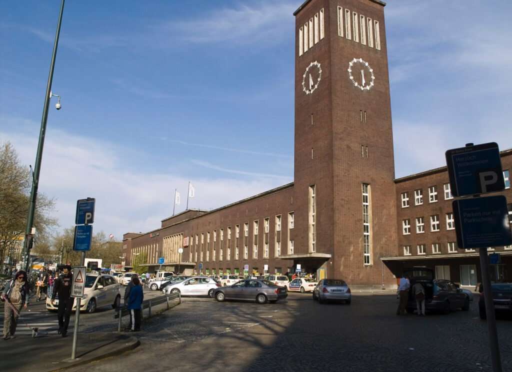 Düsseldorf Hauptbahnhof. Slovakia - Ukraine, 21 June 2024, Düsseldorf Arena, Dusseldorf (GER) Düsseldorf Hauptbahnhof. Slovakia - Ukraine, 21 June 2024, Düsseldorf Arena, Dusseldorf (GER)