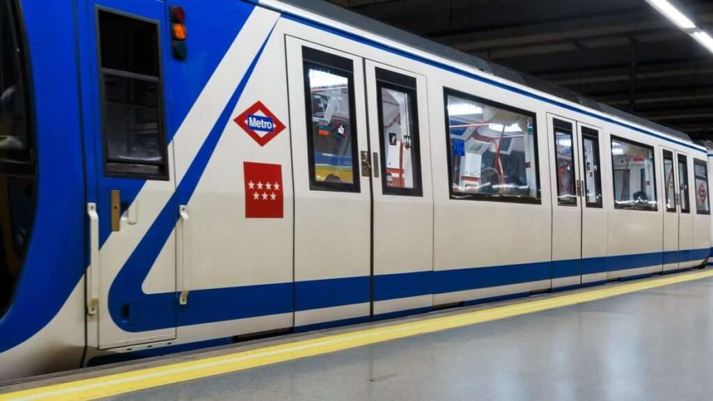 the Supply of Modern Metro Trains the Supply of Modern Metro Trains