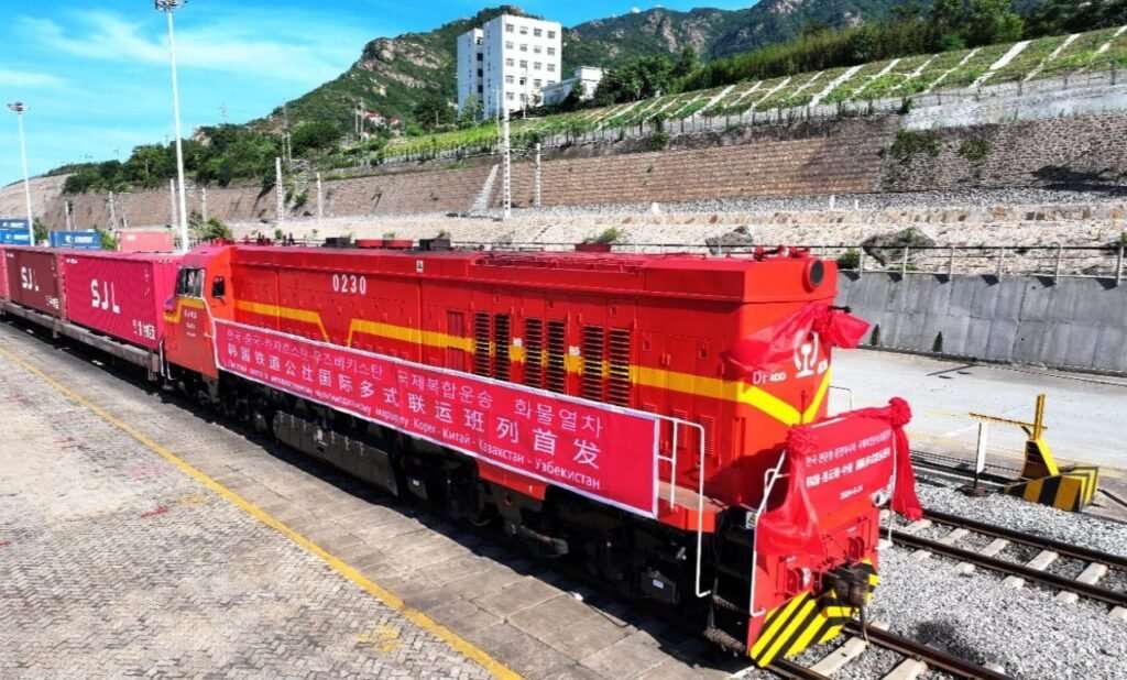 A pilot train with Korean auto parts was sent from China A pilot train with Korean auto parts was sent from China