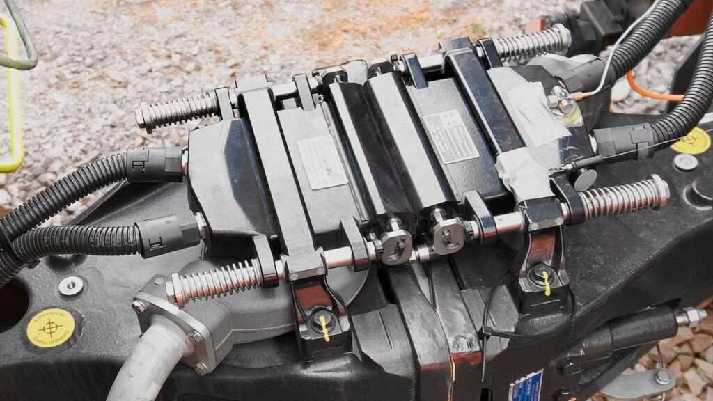 Voith внедряет стандарт автосцепки DAC Voith внедряет стандарт автосцепки DAC