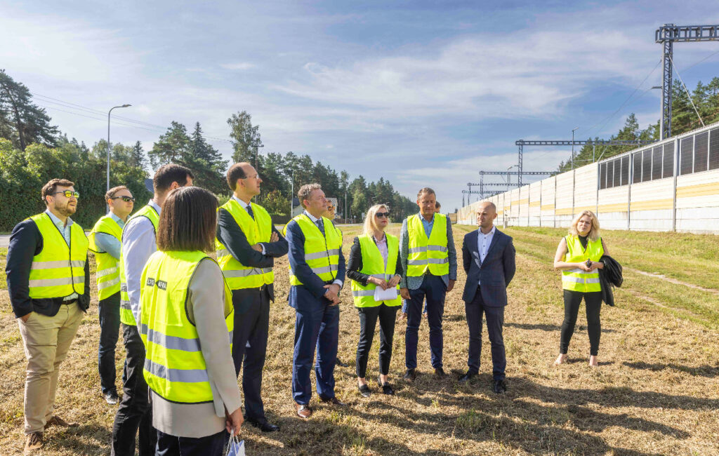 Литва внедряет солнечный шумозащитный экран Литва внедряет солнечный шумозащитный экран