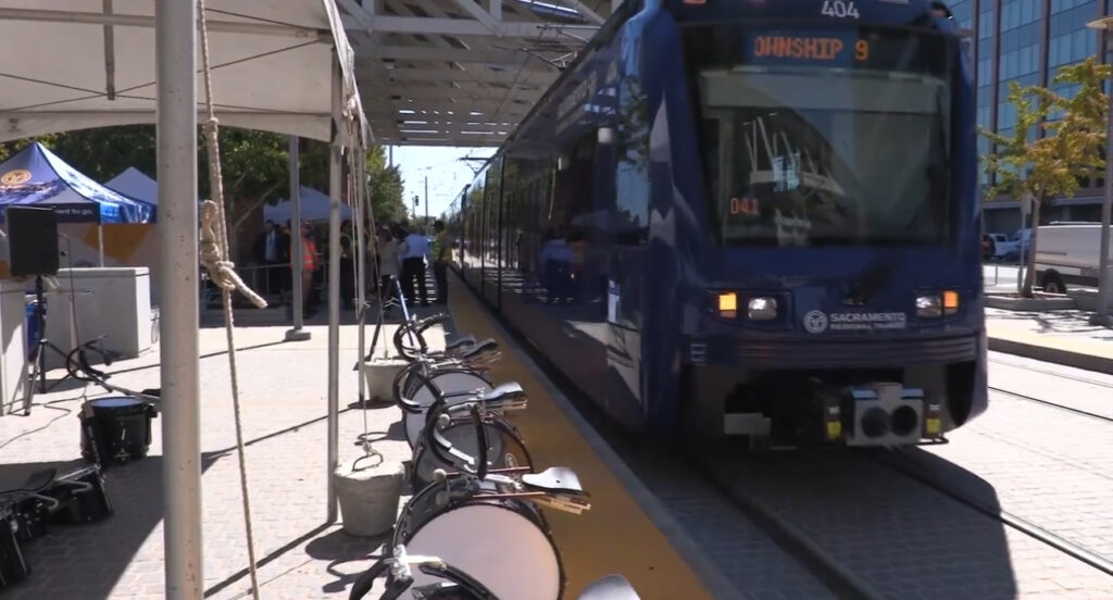 New Siemens S700 Trams Begin Passenger Service in Sacramento