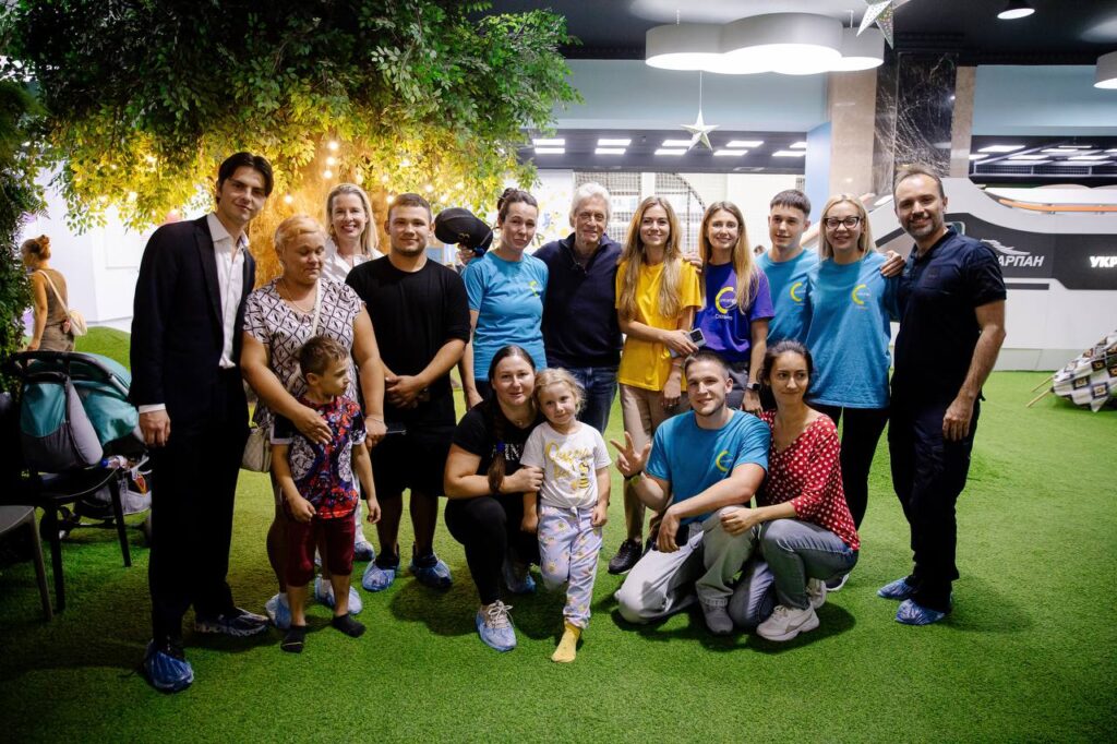 Майкл Дуглас стал фанатом Укрзализныци после визита в Киев