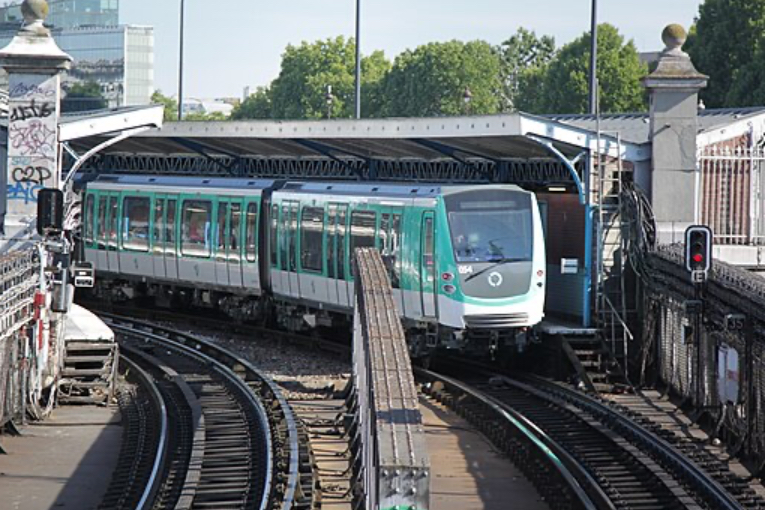 Страйк залізничників у Франції: значні перебої на лінії RER B Страйк залізничників у Франції: значні перебої на лінії RER B