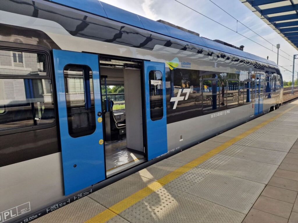 First Hybrid Train from FPS Begins Operations in Poland