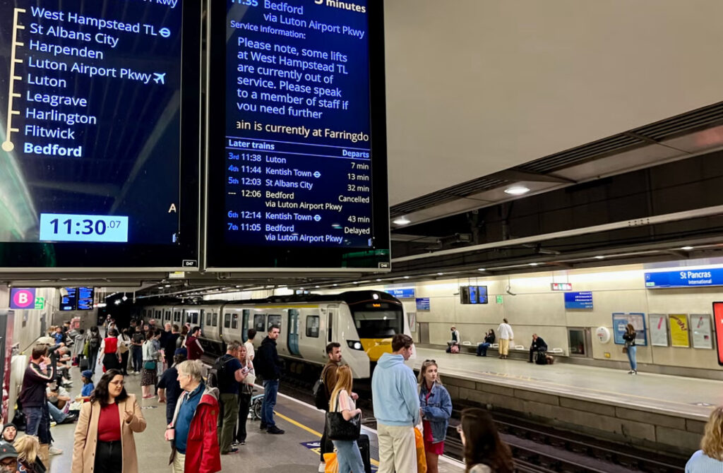 Топ-10 самых загруженных поездов в Англии и Уэльсе 2023 Топ-10 самых загруженных поездов в Англии и Уэльсе 2023