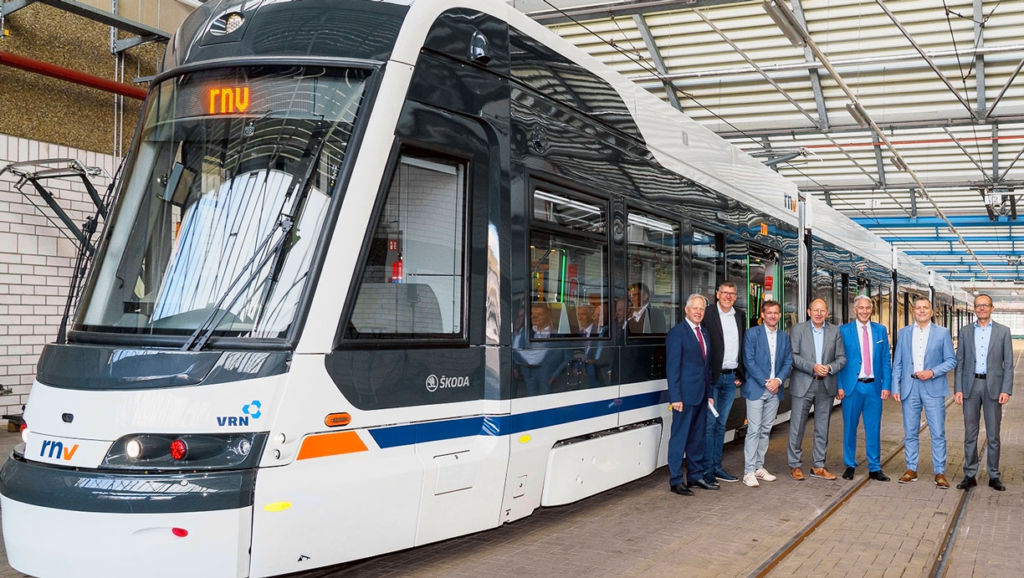 Новий трамвай Škoda Group ForCity Smart 38T