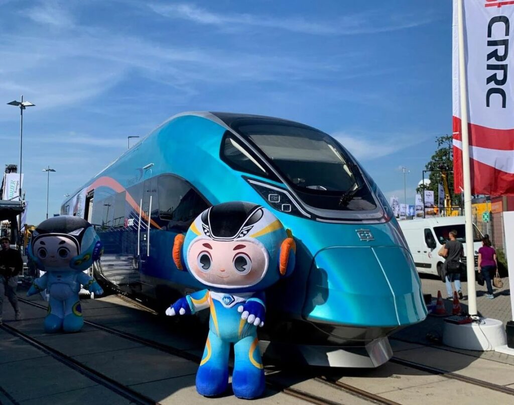CRRC Unveils the CINOVA H2 Hydrogen Train at InnoTrans 2024