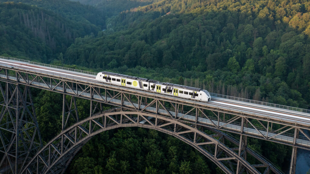 battery-powered Mireo Plus B trains