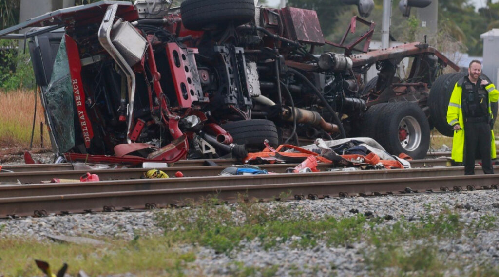 пассажирский поезд врезался пассажирский поезд врезался