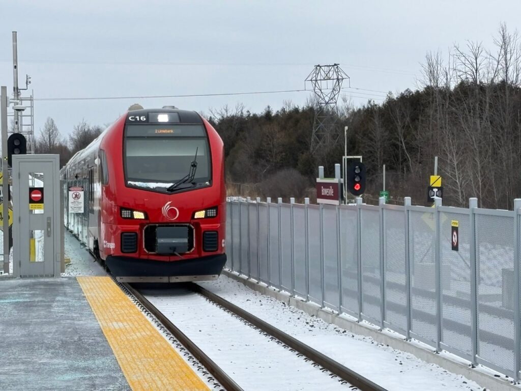 З початку року в Оттаві курсують сучасні дизельні поїзди Stadler, розроблені для міського залізничного сполучення.