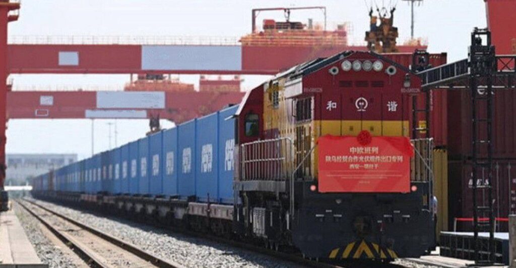 Сухой порт города Сиань отправил первый контейнерный поезд Сухой порт города Сиань отправил первый контейнерный поезд