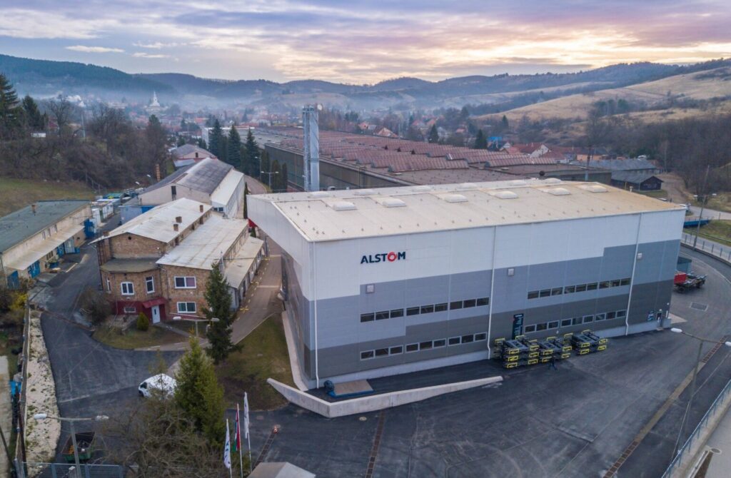 Alstom is expanding its Mátranovák factory in Hungary with a €1.5M investment, boosting production by 40%