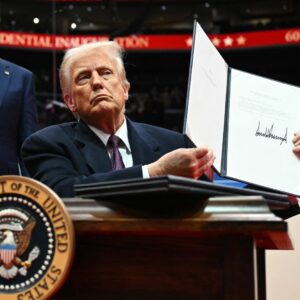 Iran’s ambitious rail expansion faces significant challenges, especially with Trump behind the wheel. Economic, logistical, and geopolitical pressures raise serious doubts about its feasibility.