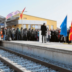 У Північній Македонії офіційно відбулося відкриття залізничної лінії Скоп’є — Софія. Новий відрізок став частиною пан’європейського коридору VIII, що з’єднує Дуррес і Варну.