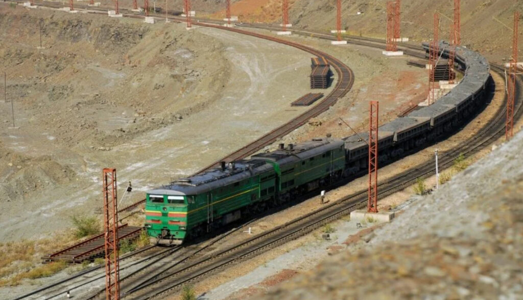 South African exporters are making significant investments to upgrade rail infrastructure and restore freight capacity. This initiative aims to enhance export capabilities and drive economic growth. South African exporters are making significant investments to upgrade rail infrastructure and restore freight capacity. This initiative aims to enhance export capabilities and drive economic growth.