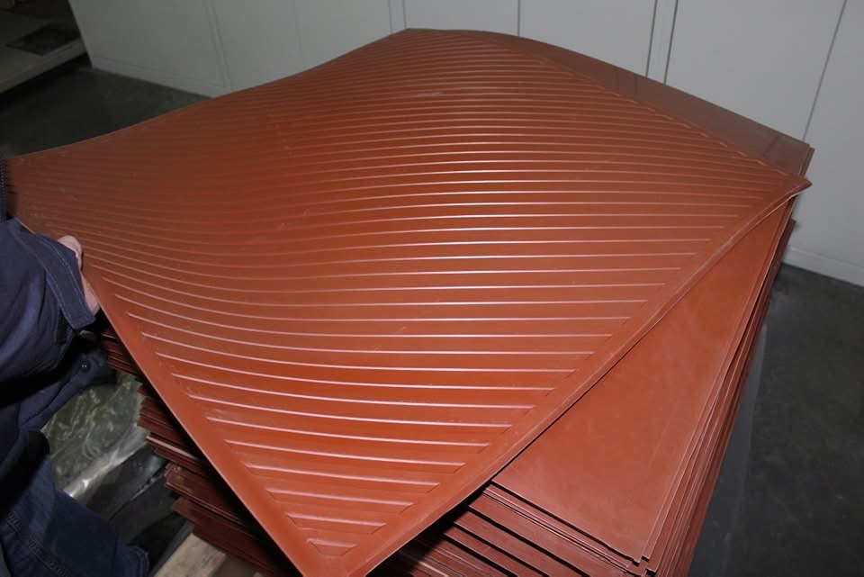 Діелектричні килимки RD Pro – це сучасне рішення для надійного захисту від електричного струму. Діелектричні килимки RD Pro – це сучасне рішення для надійного захисту від електричного струму.