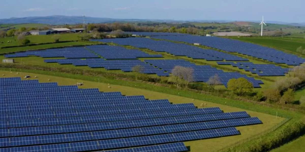 SunShell Power has established a 250 kW solar plant at Prayagraj Railway Station. This project aligns with Indian Railways’ commitment to achieving net-zero carbon emissions by 2030.