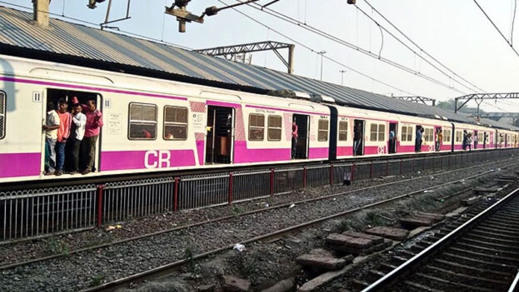 Mumbai commuters faced significant delays on Tuesday as Central Railway operations were disrupted. A rail fracture near Matunga station caused train delays, impacting the city’s busy morning commute Mumbai commuters faced significant delays on Tuesday as Central Railway operations were disrupted. A rail fracture near Matunga station caused train delays, impacting the city’s busy morning commute
