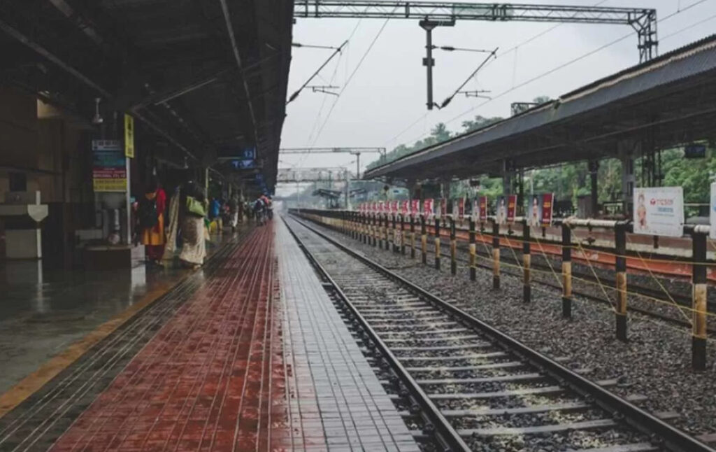 Indian Railways has upgraded 23,000 kilometers of tracks to increase train speeds and improve travel efficiency. Indian Railways has upgraded 23,000 kilometers of tracks to increase train speeds and improve travel efficiency.